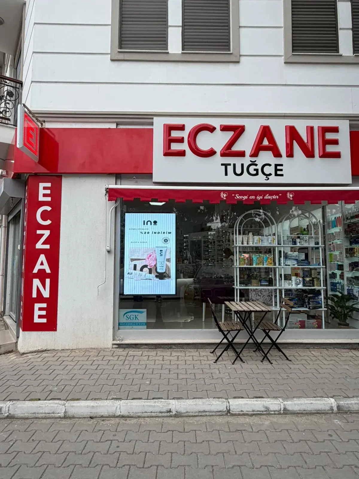 eczane-tugce-led-ekran